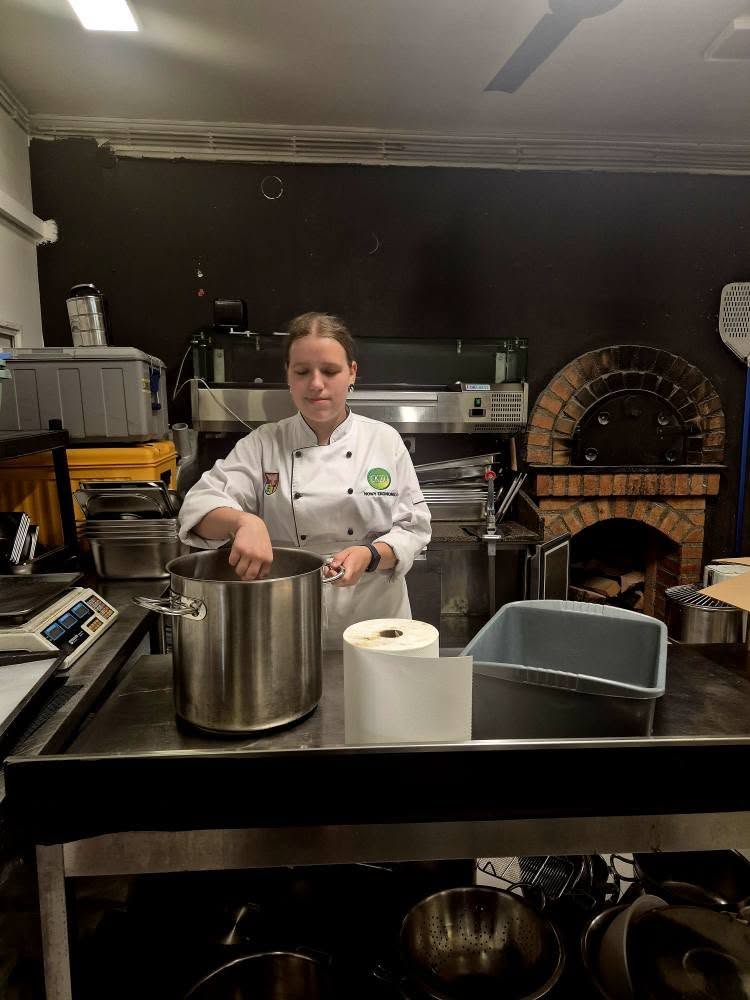 514273865_122157066992747927_2998596439965875374_n