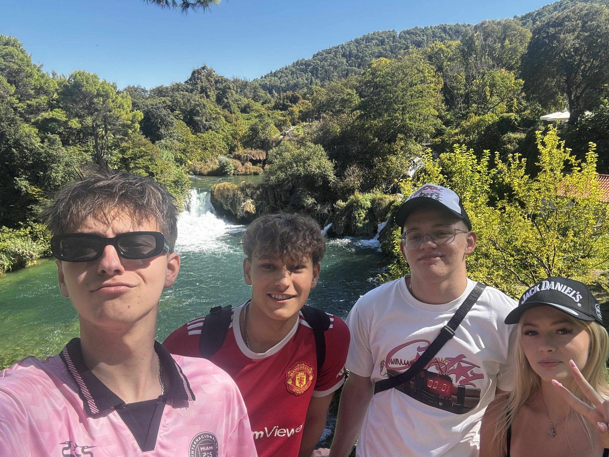 552037850_122157387830747927_7804896109092899049_n